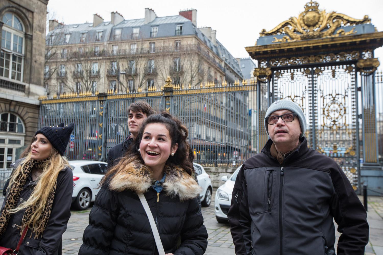 <a href='http://s2hrrp.toolimmo.net'>博彩网址大全</a> French Professor Pascal Rollet leads students on a study tour in Paris.